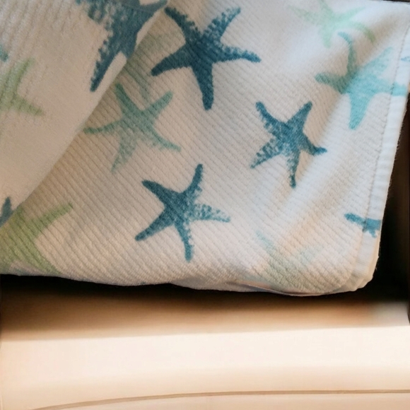 Cupcakes and Cashmere Textured Starfish 2 Bath Towels Aqua White - Picture 2 of 3